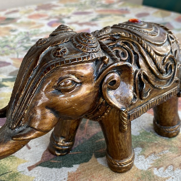 Elephant Figurine - Picture 6 of 14